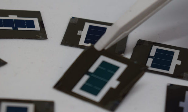 تعديل بسيط يمنح الخلايا الشمسية عمرًا أطول بتكلفة أقل