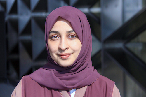 سارة عباس تفوز بجائزة الجمعية الملكية