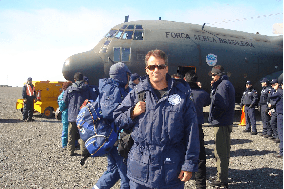 Growing up in Brazil, Rosado was “extremely curious” about nature, studying insects and running experiments by age seven. His journey led to a bachelor’s degree in biology at the Universidade Federal do Rio de Janeiro.